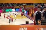 小摩擦！迪亚洛搂倒陈家政后王少杰出手 最终王少杰被吹技犯